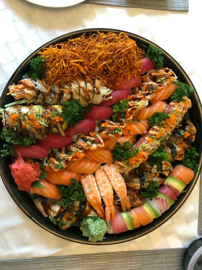 Plato de sushi de cumpleaños para uno