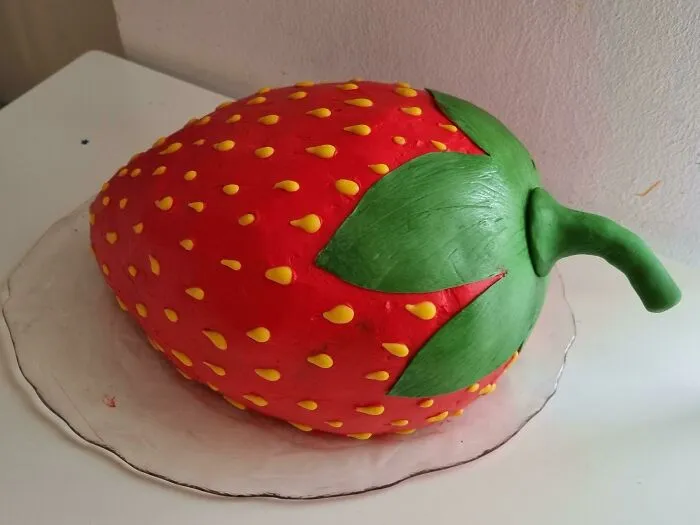 I Made Strawberry Shaped Strawberry Cake
