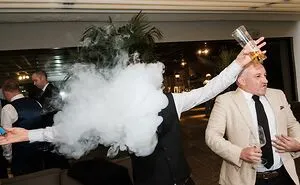 30 Honest Wedding Photos By Ian Weldon That Are As Funny As They Are Chaotic (New Pics)