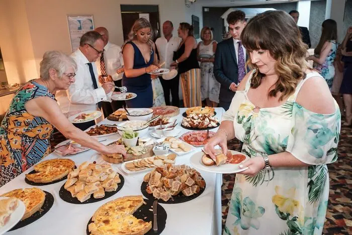 30 Fotografías de bodas tomadas por Ian Weldon que son divertidas y también muy caóticas (Nuevas fotos)