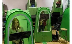 30 Funny And Bizarre Pics From The "Musical Instruments With Chaotic Auras" Twitter Page