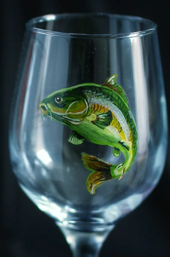 For My Son's Amusement, I Started Painting Him Realistic Animals And Discovered That Glass Was A Perfect Surface For That (21 Pics)