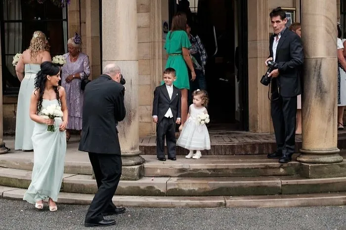 30 Honest Wedding Photos By Ian Weldon That Are As Funny As They Are Chaotic (New Pics)