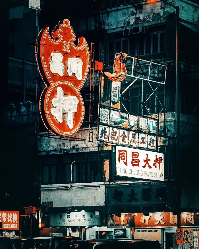 I Took Pictures Of The Old Streets Of Hong Kong (24 Pics)