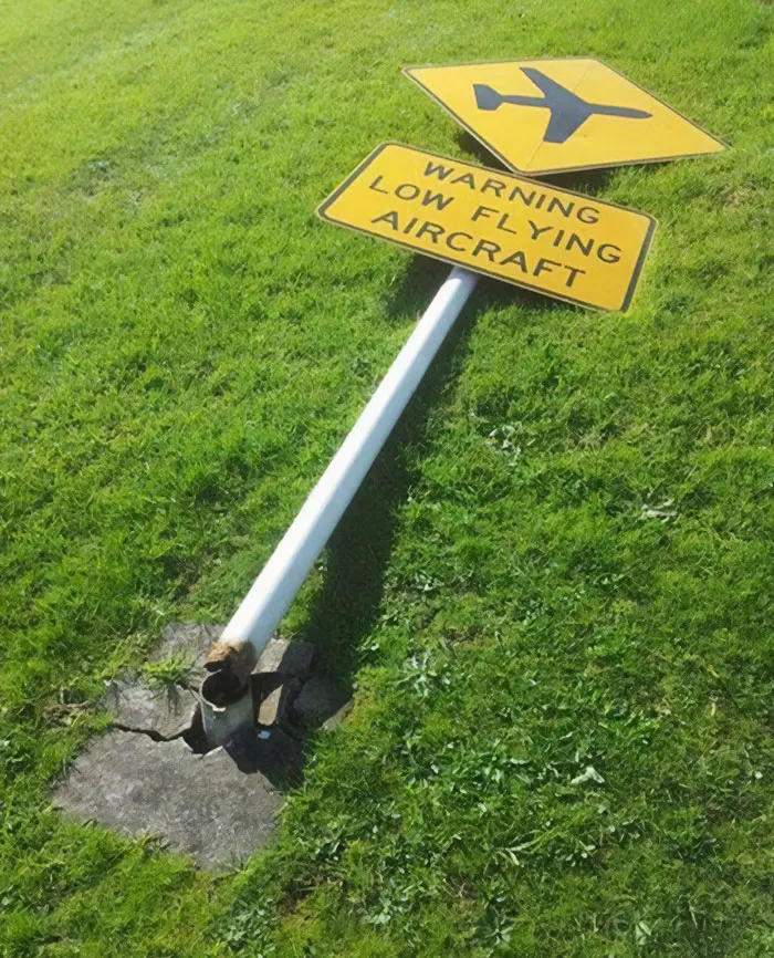40 Times People Spotted Such Hilarious And Absurd Signs, They Had To Share Them On This Facebook Group