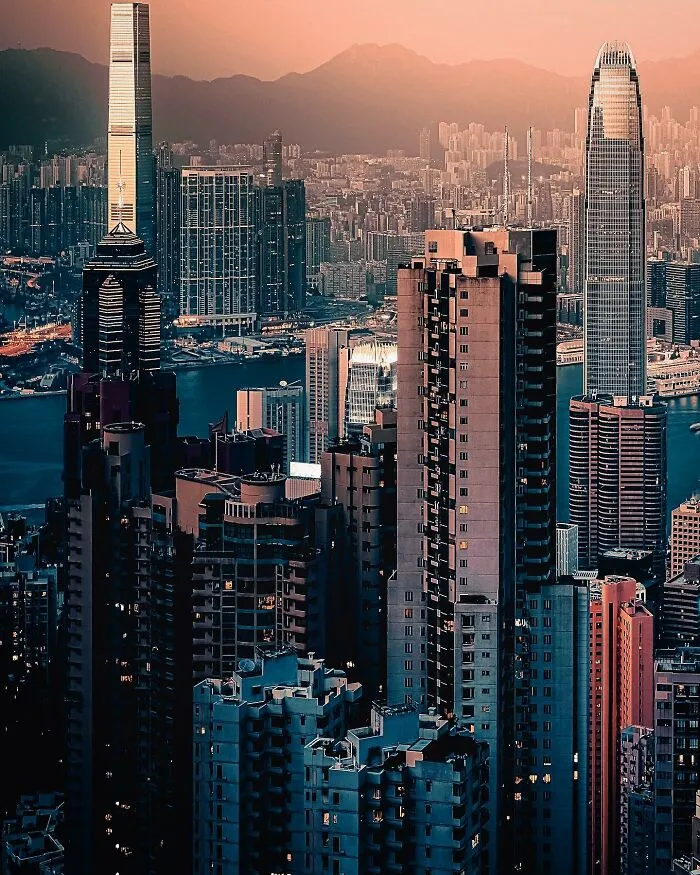 I Took Pictures Of The Old Streets Of Hong Kong (24 Pics)