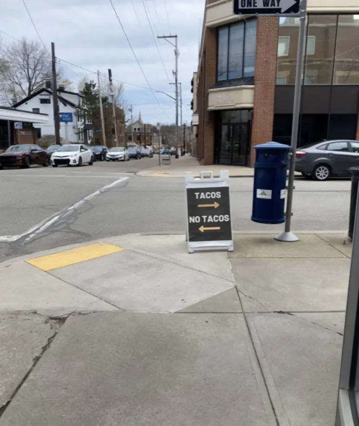 40 Times People Spotted Such Hilarious And Absurd Signs, They Had To Share Them On This Facebook Group