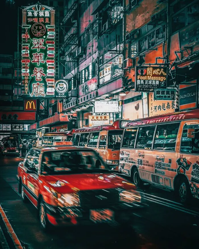 I Took Pictures Of The Old Streets Of Hong Kong (24 Pics)