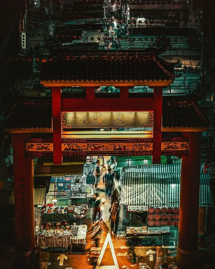 I Took Pictures Of The Old Streets Of Hong Kong (24 Pics)