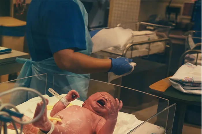 14 Nombres divertidos pero desafortunados que estos padres pusieron a sus hijos, según este hilo