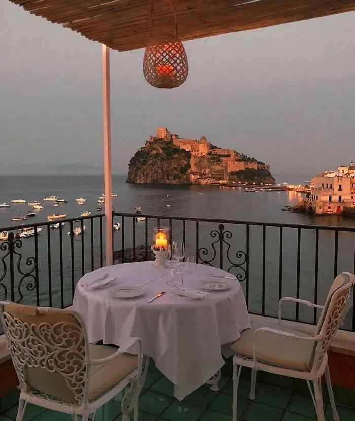 40 Homes That Feel Too Dreamy To Be Real, As Shared On The ‘Somewhere I Would Like To Live’ Instagram Account