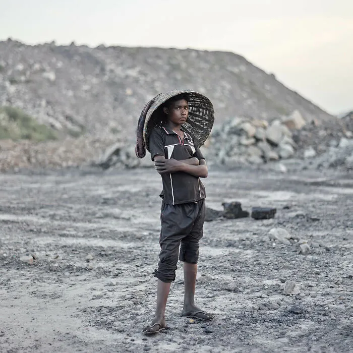 Photographer Captures The Collapse Of Nature In His “Black Diamond” Exhibition (18 Pics)