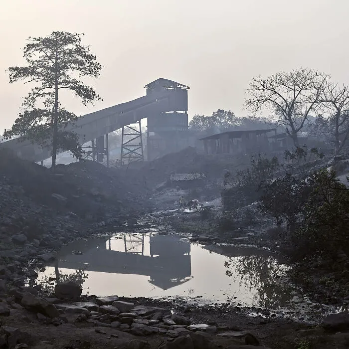 Photographer Captures The Collapse Of Nature In His “Black Diamond” Exhibition (18 Pics)
