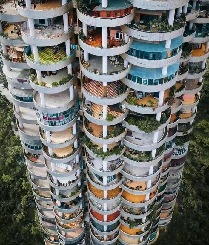 40 Homes That Feel Too Dreamy To Be Real, As Shared On The ‘Somewhere I Would Like To Live’ Instagram Account