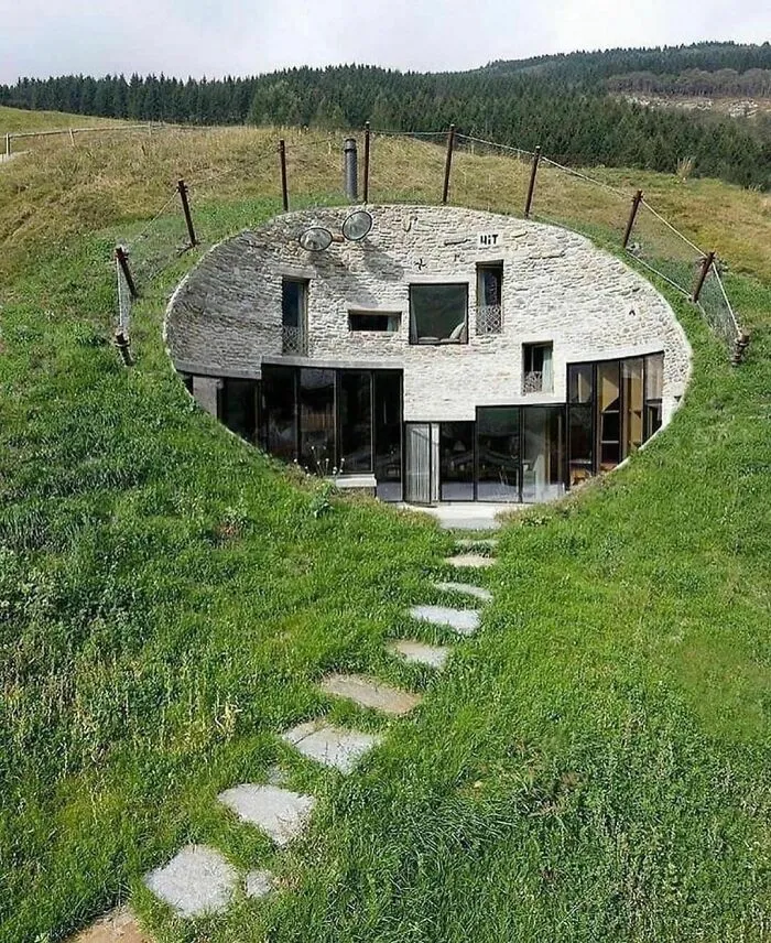 40 Homes That Feel Too Dreamy To Be Real, As Shared On The ‘Somewhere I Would Like To Live’ Instagram Account