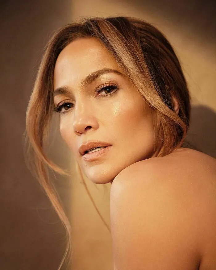 This Thread Has People Revealing The Moment They Stopped Admiring These 40 Celebrities