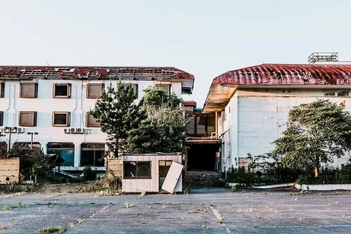 The Lost World: I Took Pictures Of The Magically Desolate Places Of Japan (22 Pics)