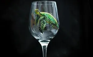 For My Son's Amusement, I Started Painting Him Realistic Animals And Discovered That Glass Was A Perfect Surface For That (21 Pics)