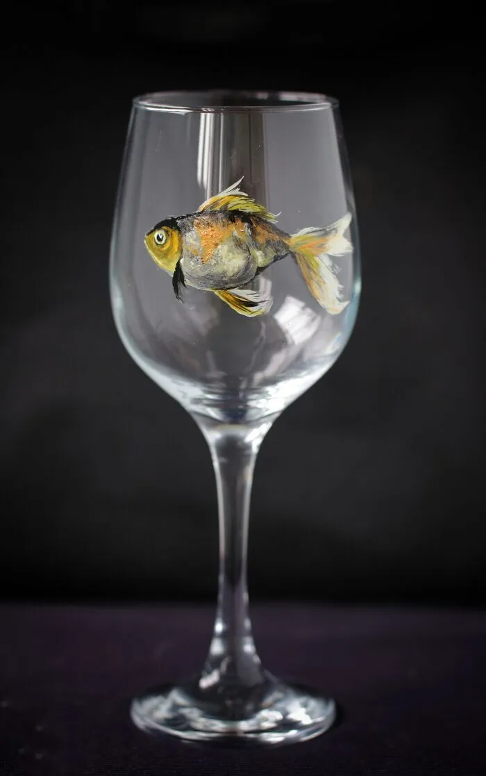 For My Son's Amusement, I Started Painting Him Realistic Animals And Discovered That Glass Was A Perfect Surface For That (21 Pics)