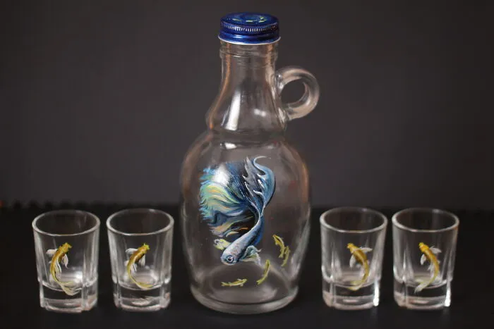 For My Son's Amusement, I Started Painting Him Realistic Animals And Discovered That Glass Was A Perfect Surface For That (21 Pics)