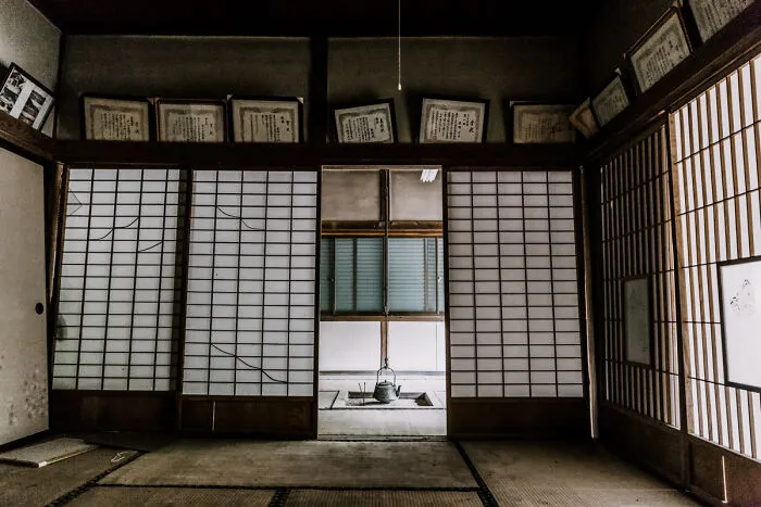 The Lost World: I Took Pictures Of The Magically Desolate Places Of Japan (22 Pics)