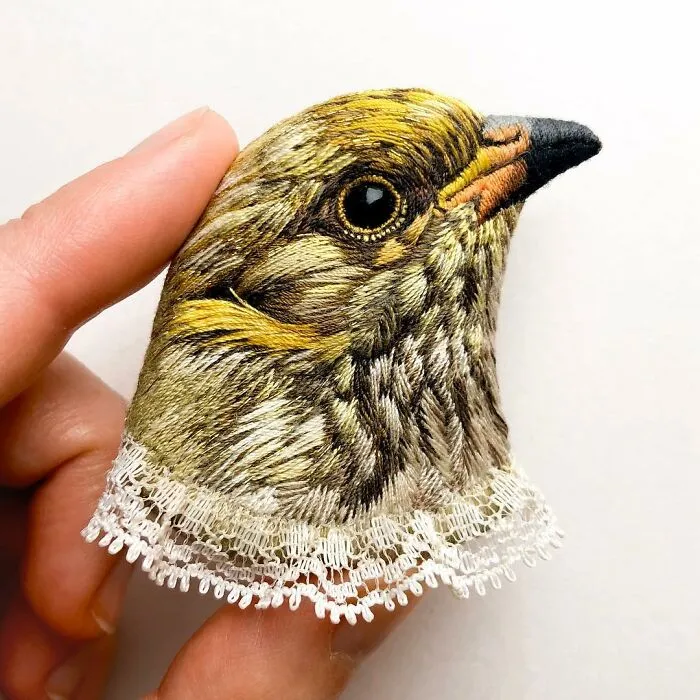 40 Embroidered Brooches By This Artist That You Might Confuse With Real Birds (New Pics)