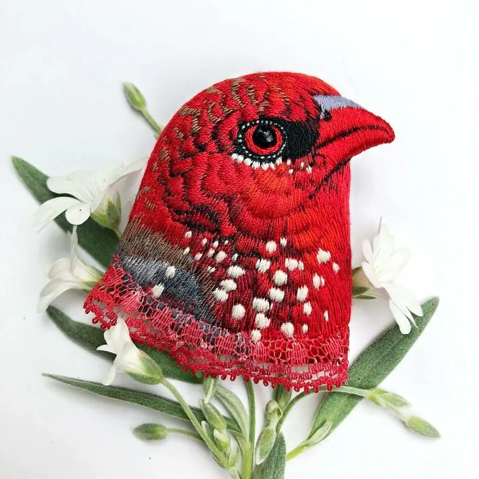 40 Embroidered Brooches By This Artist That You Might Confuse With Real Birds (New Pics)