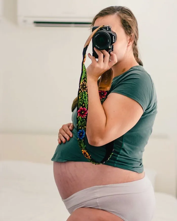 25 Madres comparten fotos realistas de sus barrigas y cuerpos de embarazada para luchar contra los estándares tóxicos