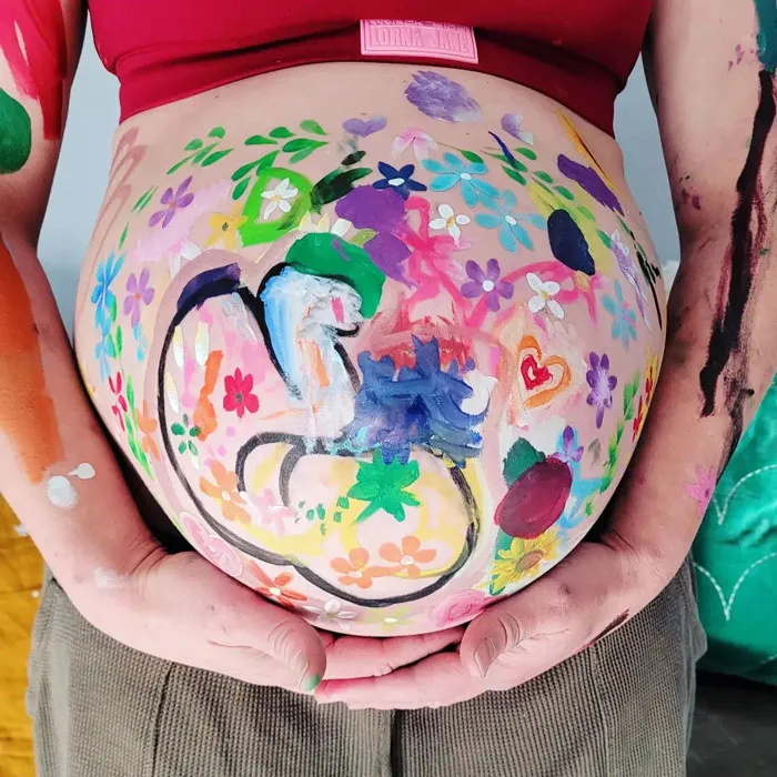 25 Madres comparten fotos realistas de sus barrigas y cuerpos de embarazada para luchar contra los estándares tóxicos