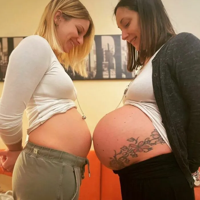 25 Madres comparten fotos realistas de sus barrigas y cuerpos de embarazada para luchar contra los estándares tóxicos