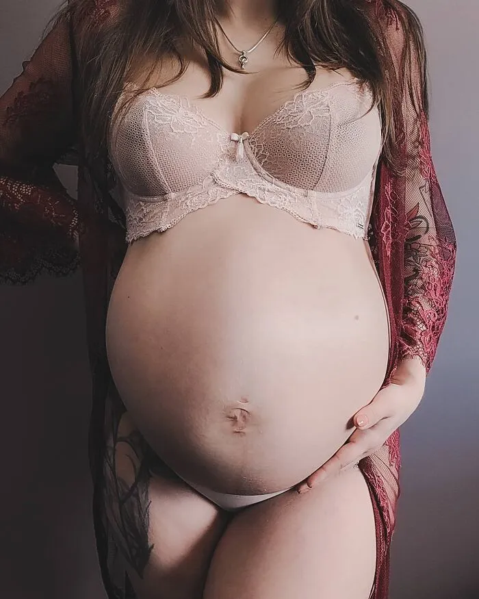 25 Madres comparten fotos realistas de sus barrigas y cuerpos de embarazada para luchar contra los estándares tóxicos