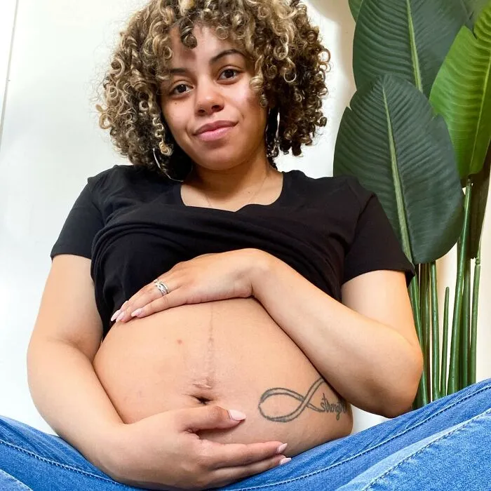 25 Madres comparten fotos realistas de sus barrigas y cuerpos de embarazada para luchar contra los estándares tóxicos