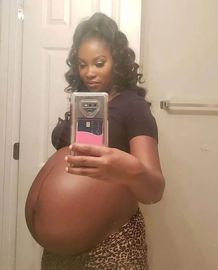 25 Madres comparten fotos realistas de sus barrigas y cuerpos de embarazada para luchar contra los estándares tóxicos