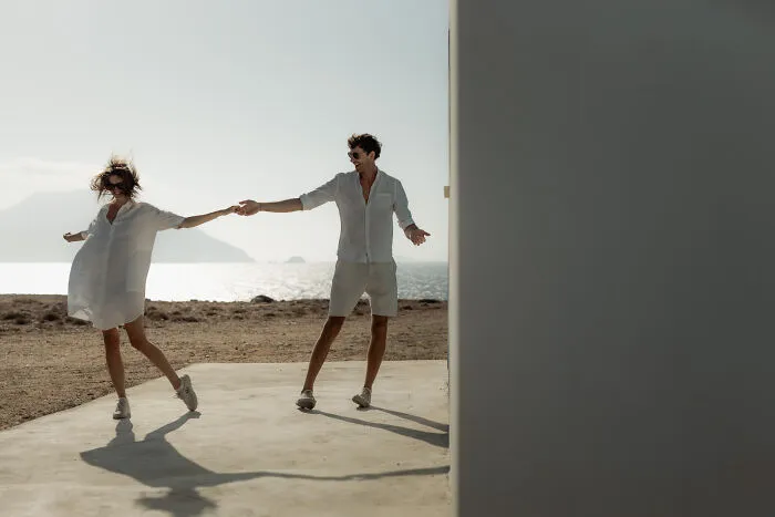 Fotografiado por Vasilis Liappis de 2p_weddings en la isla Kárpatos, Grecia