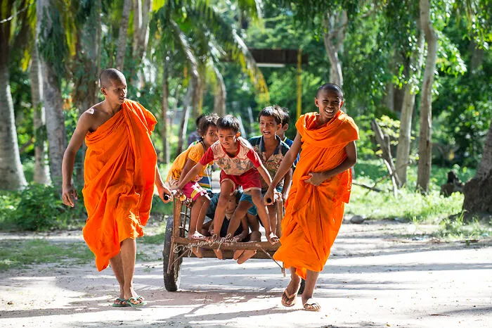 I Documented The Home-Leaving Tradition Among Khmer Buddhists (30 Pics)