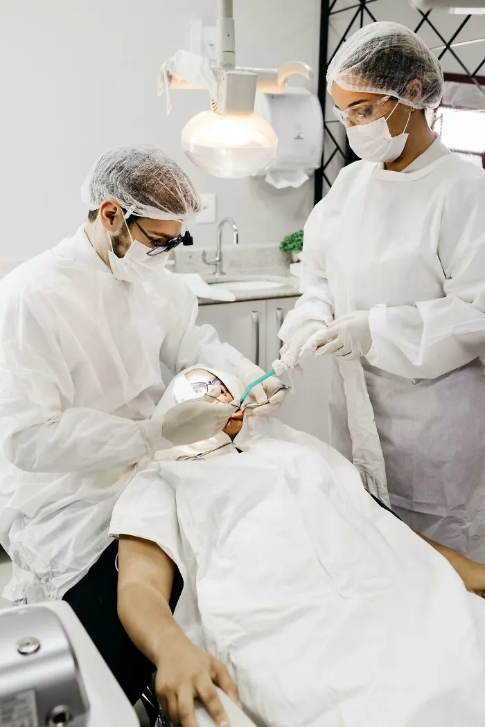 30 Bone-Chilling Stories From People Who Woke Up During Surgery