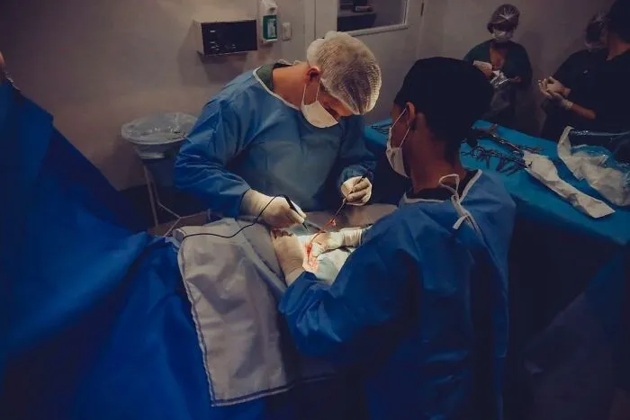 30 Bone-Chilling Stories From People Who Woke Up During Surgery
