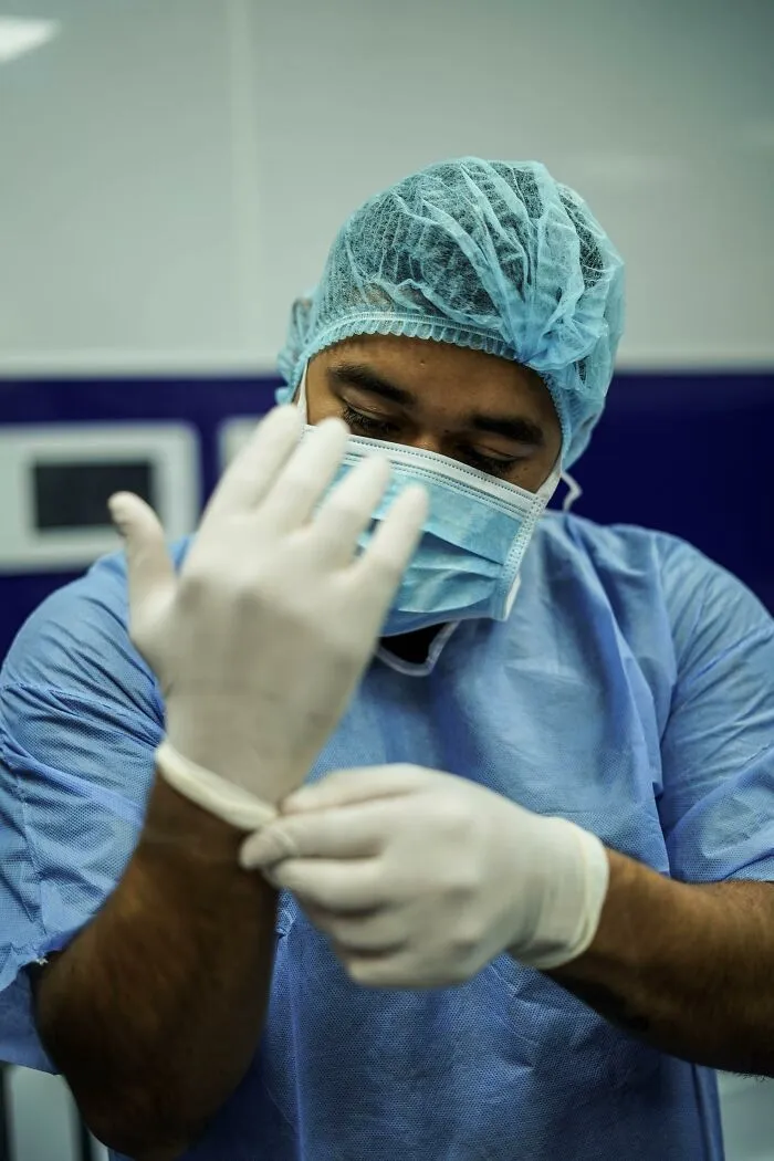 30 Bone-Chilling Stories From People Who Woke Up During Surgery