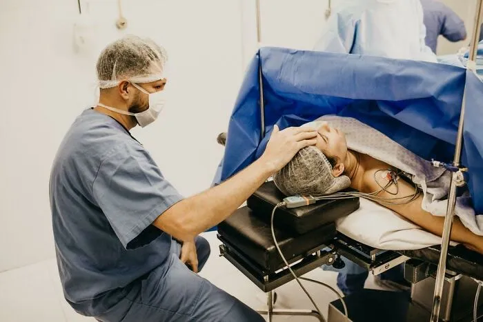 30 Bone-Chilling Stories From People Who Woke Up During Surgery