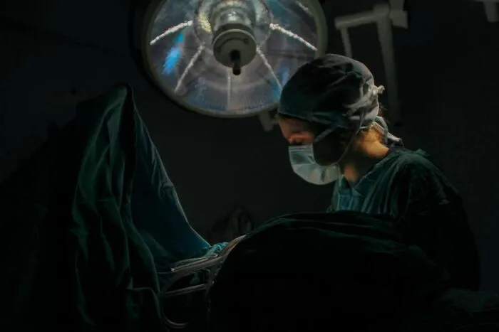 30 Bone-Chilling Stories From People Who Woke Up During Surgery