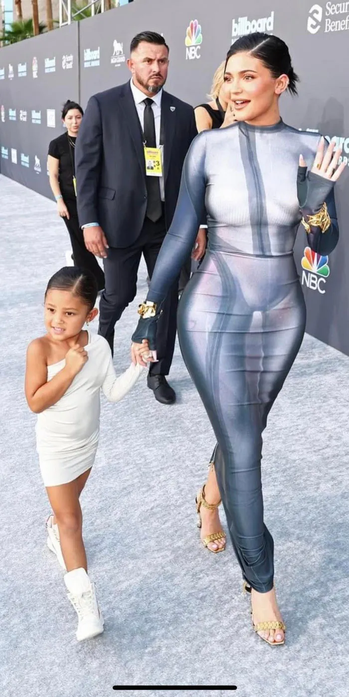 That Dress Looks Like She Peed Herself. What Even Are Those Lines??