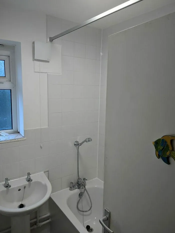 Me han remodelado el baño y me han instalado la ducha a menos de la altura de las rodillas