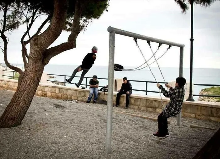 "Some Images": 50 Confusing And Funny Photos Without Any Context, As Shared By This Facebook Page