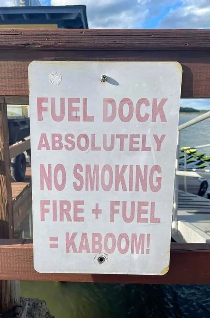 40 Times People Spotted Such Hilarious And Absurd Signs, They Had To Share Them On This Facebook Group