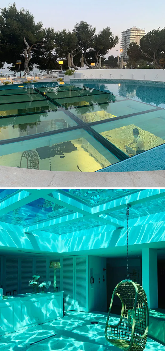 La recepción del hotel está debajo de la piscina