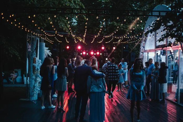 35 Nightmare Wedding Guests The Bride And Groom Wished They Could Uninvite