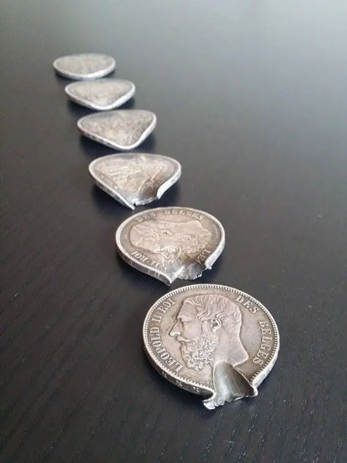 Estas monedas detuvieron una bala y salvaron la vida de mi bisabuelo durante la Primera Guerra Mundial