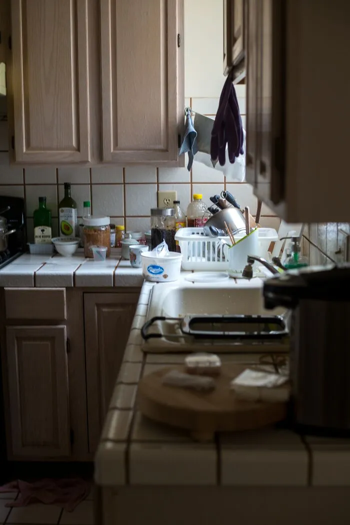 This Thread Has People Sharing Stories About Lunatic Roommates, And Here Are 30 Of The Most Nightmarish Ones