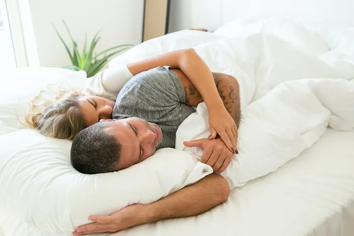 20 Hombres heterosexuales comparten cosas cotidianas que hacen en secreto y que la sociedad llama "gay"