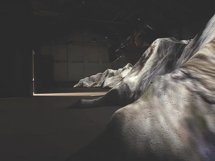 A 21-Meter-Long Sculpture Was Filled With Floating Motion Graphics Emerging From The AI (10 Pics)